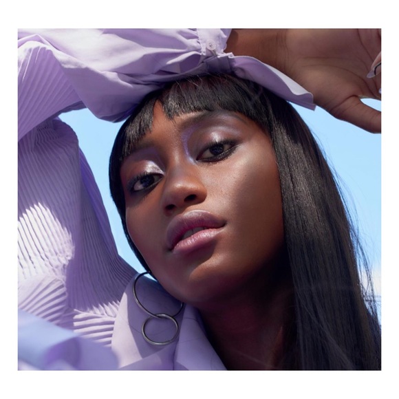 Milk Makeup Holographic Highlighting Powder - Picture 6 of 15